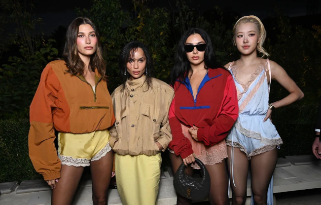 ELLE UK Bikin Geger, Foto Rosé BLACKPINK di Paris Fashion Week Mendadak Hilang