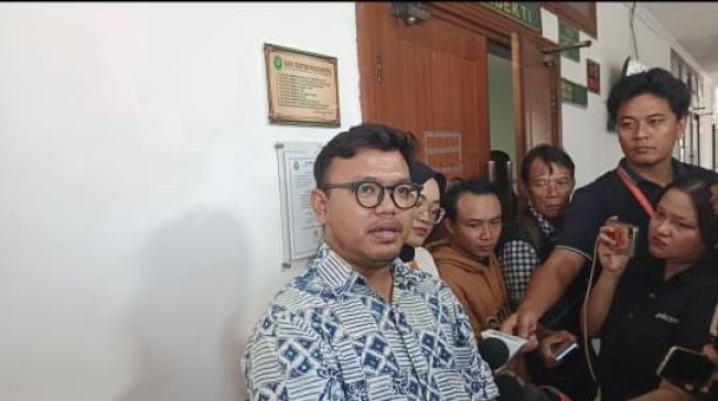 Muhammad Zaky Rabbani, kuasa hukum Bunga Zainal saat ditemui di Pengadilan Negeri (PN) Jakarta Barat (27/5) [Foto : Selvianus Kopong Basar]