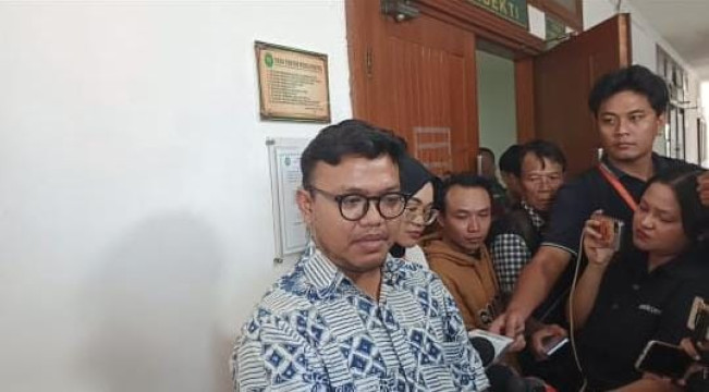 Muhammad Zaky Rabbani, kuasa hukum Bunga Zainal saat ditemui di Pengadilan Negeri (PN) Jakarta Barat (27/5) [Foto : Selvianus Kopong Basar]
