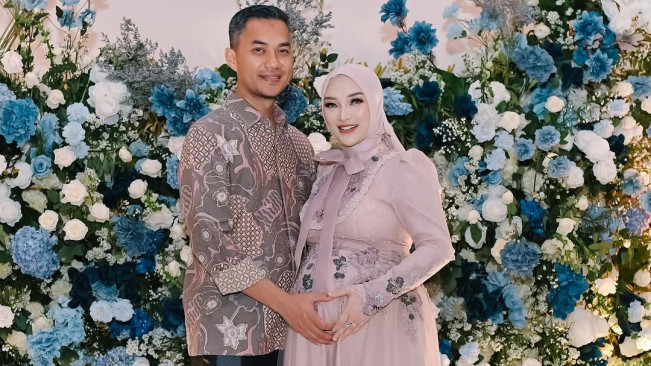 Si Goyang Itik Melahirkan Anak Ketiga Secara Normal, Zaskia Gotik Dikaruniai Bayi Laki-Laki