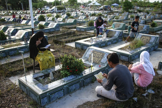 Ziarah kubur. (ANTARA)