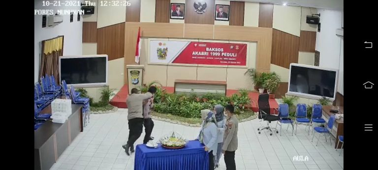 Kapolres Nunukan AKBP SA Aniaya Anggota Hingga Tersungkur