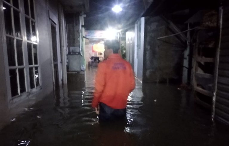 Banjir Kiriman Bikin Pemukiman Warga Kebon Pala Tergenang 1,2 Meter