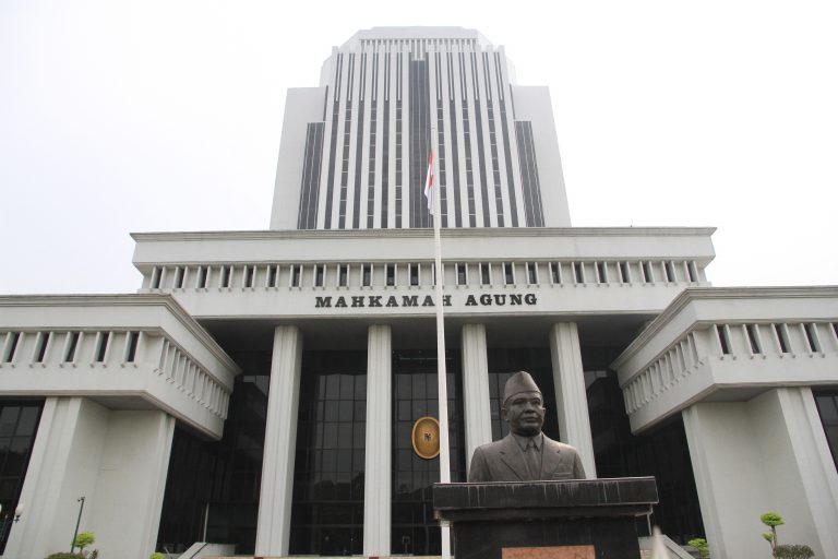 Eks Petinggi OJK Bebas, Kejagung: Hakim MA Lalai