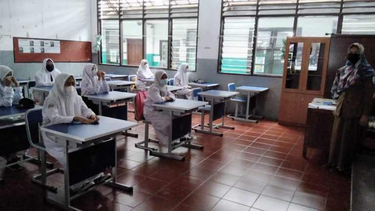 Di Tangsel, 43 Warga Sekolah Terpapar Covid-19 sejak PTM Dibuka