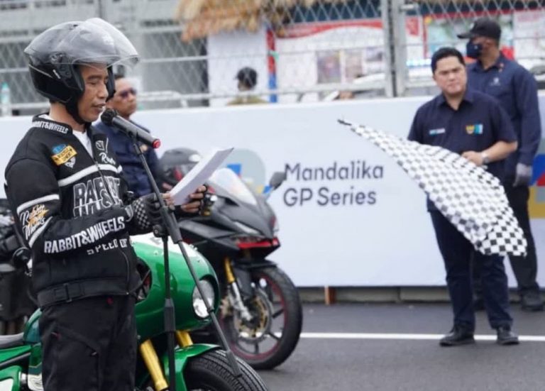 Kendarai Kawasaki W175 Jokowi Jajal Sirkuit Mandalika