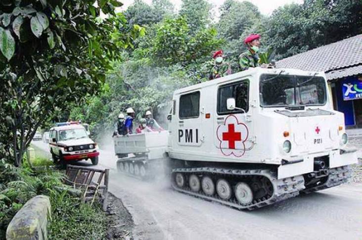 Medan Berbatu, PMI Kerahkan Hagglund di Kaki Gunung Semeru