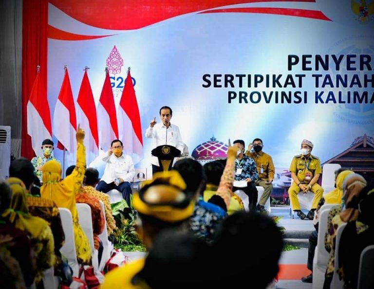 Jokowi Minta Kementerian ATR/BPN Kebut Penyerahan Sertifikat Tanah