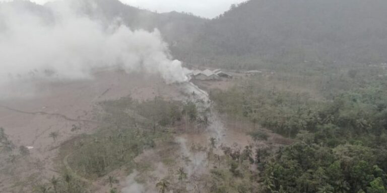 Korban Erupsi Semeru Jadi 15 Orang, Hilang 27 Orang