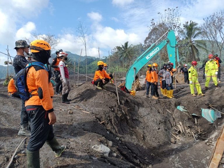 Basarnas Setop Pencarian Korban Erupsi Semeru