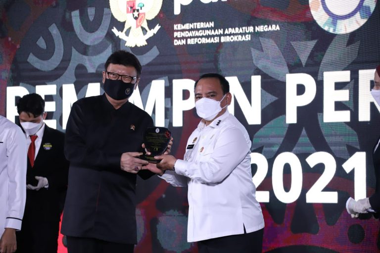 Yasonna Dianugerahi Sebagai Pemimpin Perubahan Pembangunan Tiga Kali