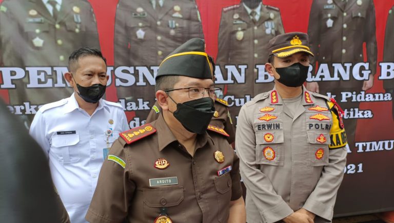 Kejari Jaktim Musnahkan Barang Bukti Perkara Narkotika Hingga Terorisme