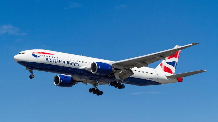 Tabrak Balok Es, Kaca Depan Boeing 777 British Airways Retak