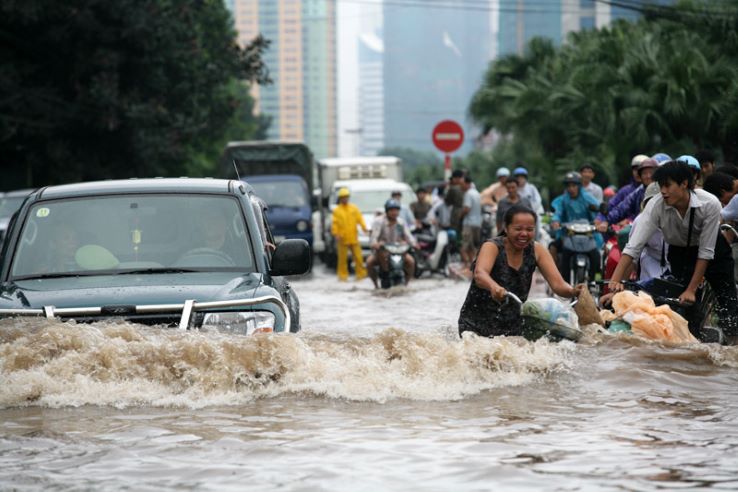 Belasan Orang Hilang Saat Banjir dan Longsor Landa Vietnam