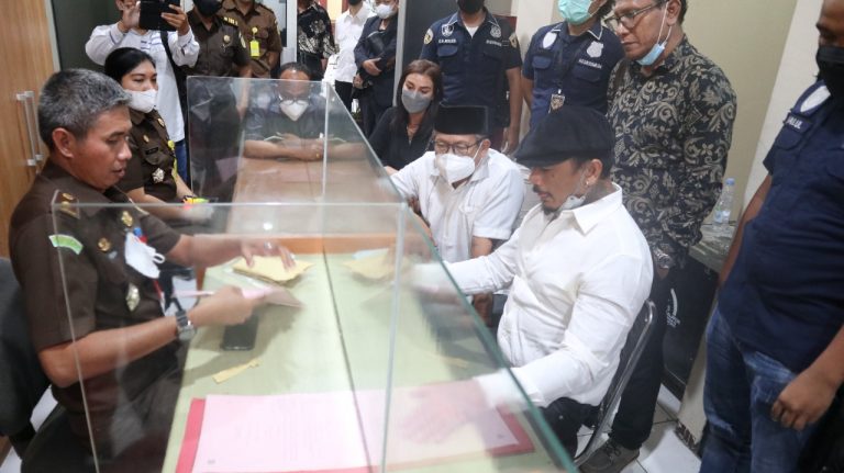 Jerinx SID Dituntut JPU Selama 2 Tahun Penjara dan Denda Rp 50 Juta