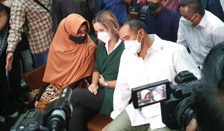 Nia Ramadhani dan Ardi Bakrie Divonis 1 Tahun Penjara, Lebih Berat dari Tuntutan Jaksa