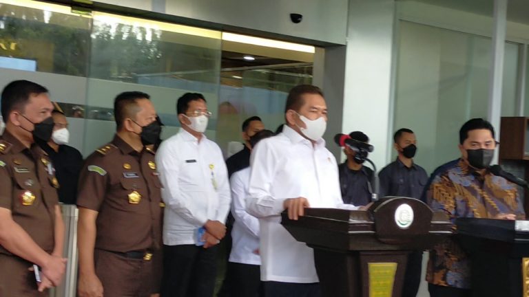 Menteri BUMN Serahkan Bukti Dugaan Korupsi ATR 72-600 ke Jaksa Agung