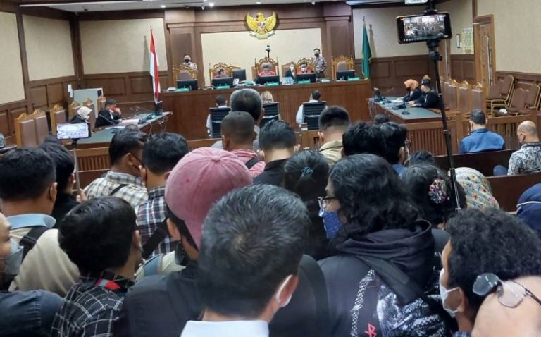 Divonis Satu Tahun Penjara, Nia Ramadhani dan Ardi Bakrie Banding