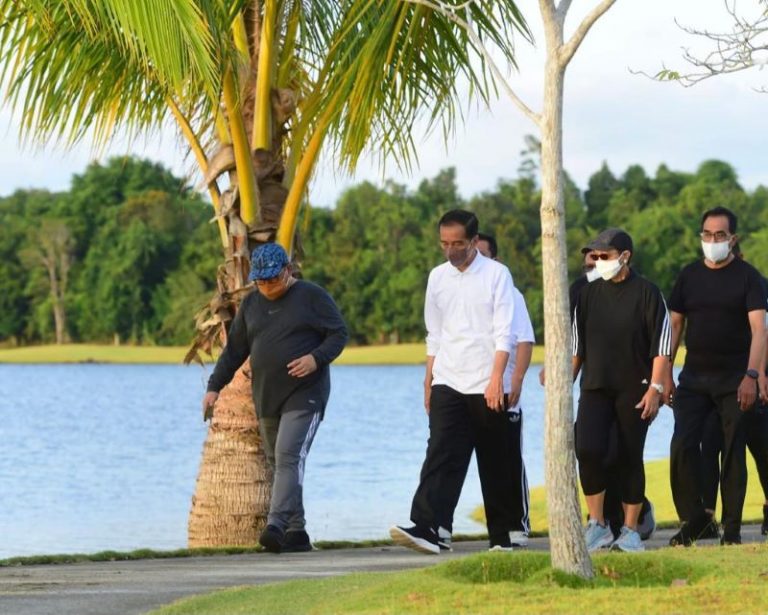 Jokowi Olahraga Pagi sebelum Bertemu PM Singapura di Bintan