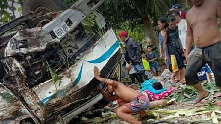 Kelebihan Muatan, Truk Terguling, Tewaskan 11 Orang