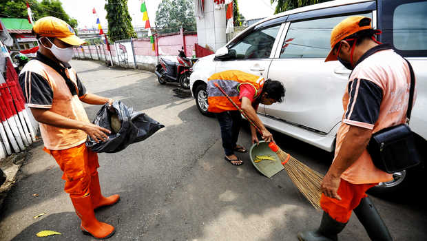 Denda hingga Sanksi Sosial untuk Pembuang Sampah Sembarangan di Car Free Day