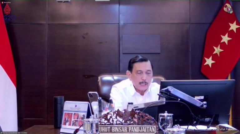 Menteri Luhut: PPKM Level 3, WFO Maksimal 50 Persen