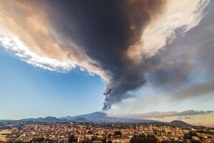 Lagi, Gunung Etna Semburkan Abu Vulkanik