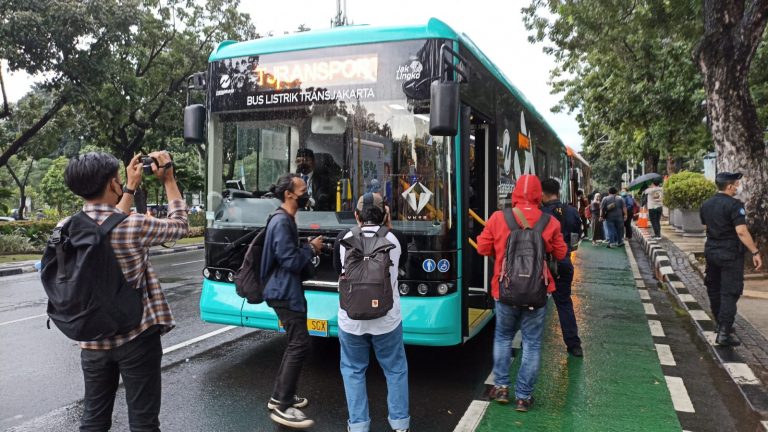 Anies: 2030, Seluruh Armada Transjakarta adalah Bus Listrik