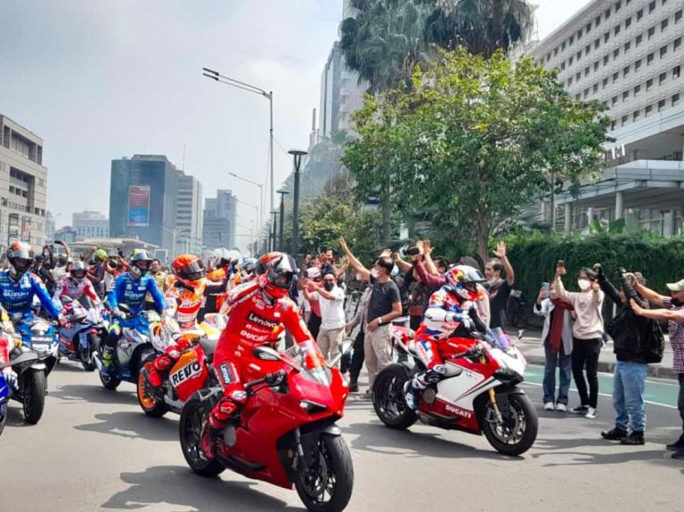 Kegembiraan Peserta Parade: Asyik Bisa Iringi Pebalap Dunia