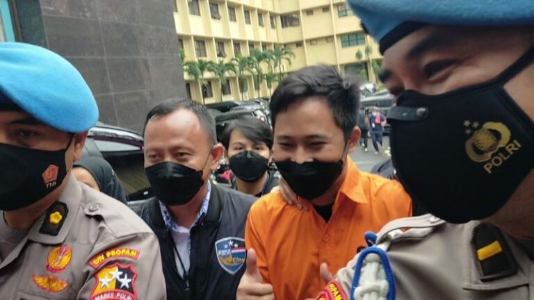 Reza Arap Kembalikan Uang Rp950 Juta dari Doni Salmanan