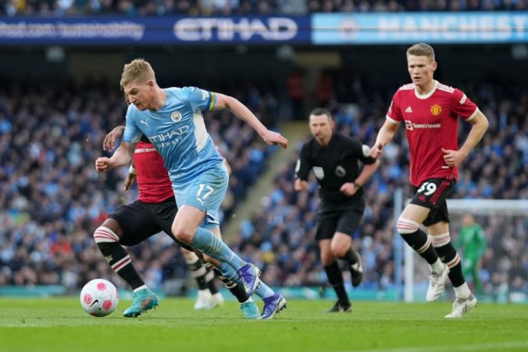 Menangi Derby Manchester, Man City Jauhi Liverpool