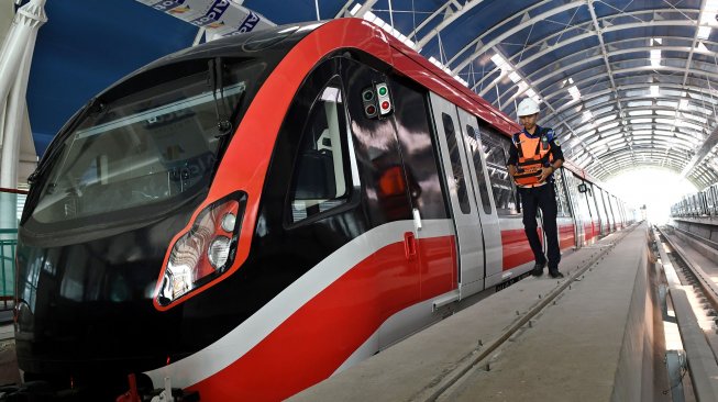 Tandon Air LRT di Rasuna Said Jebol, Lima Orang Terluka