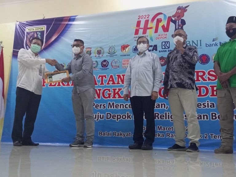 Peringati HPN 2022, Wartawan Depok Anugerahi Tokoh Pers Nasional