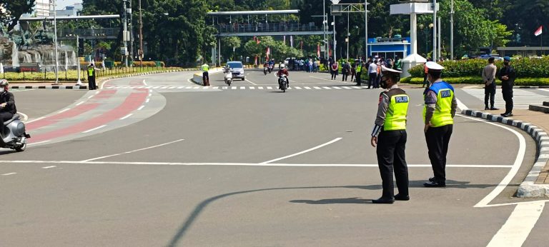 Petugas Kepolisian Mulai Siaga di Sepanjang Jalan MH Thamrin