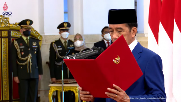 Presiden Jokowi Lantik Zulkifli Hasan Sebagai Mendag, dan Hadi Tjahjanto Sebagai Kepala BPN