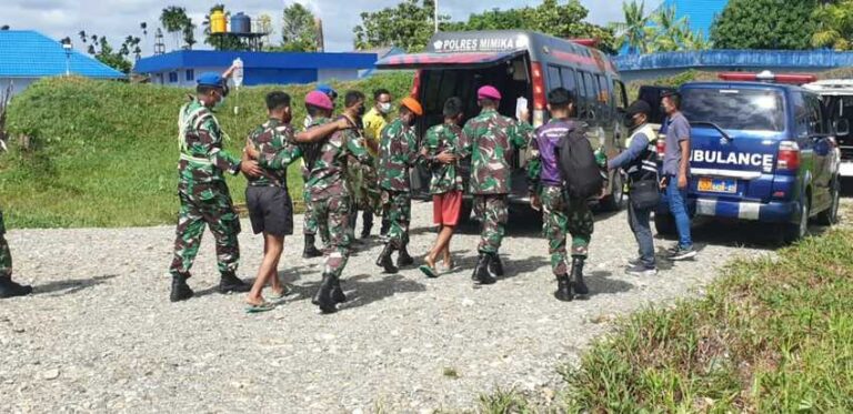 Berhasil Kabur, Satgas Cartenz Evakuasi 15 Pekerja Bangunan Puskesmas Paro, Papua