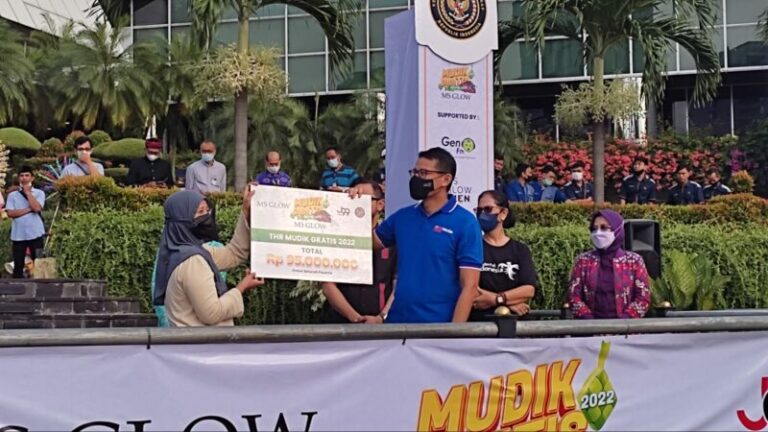 Sandiaga Uno dan Juragan 99 Lepas Mudik Gratis MS Glow