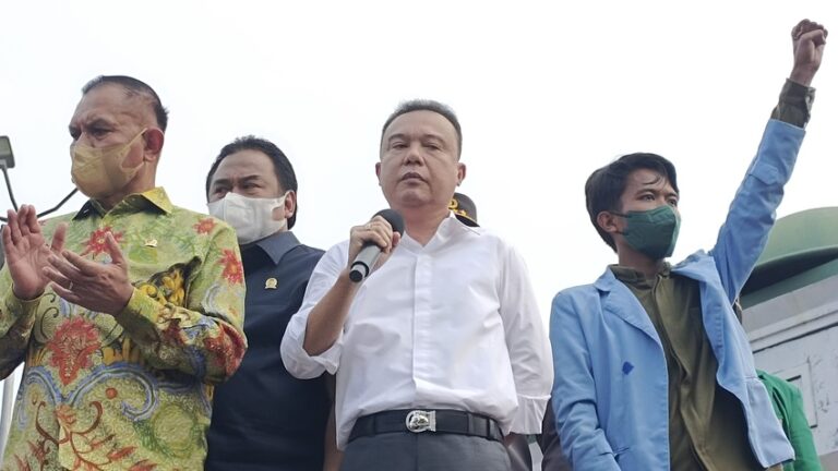 DPR Janji Sampaikan Tiga Tuntutan BEM SI ke Pemerintah