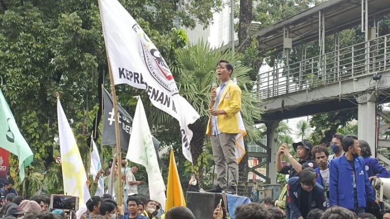 Demo di Patung Kuda, Mahasiswa Teriaki Jokowi Offside