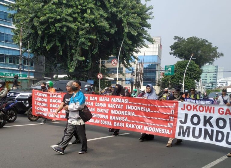 Ibu-ibu Pendemo Minta Berantas Mafia Minyak hingga Jokowi Mundur