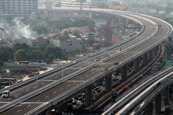 KM 47 Karawang Barat Padat, Polisi Tutup Tol Layang Japek