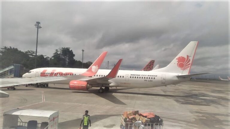 Pesawat Lion Air Gagal Terbang ke Sentani Usai Tabrak Garbarata