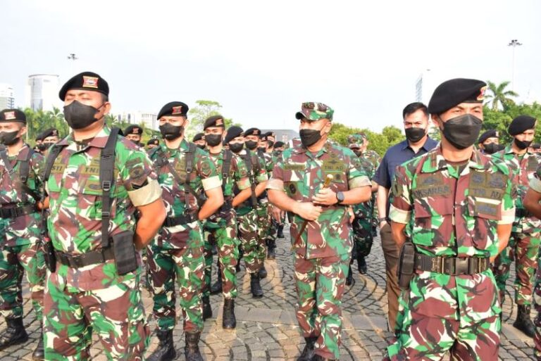 Jelang Kedatangan Presiden, Anggota TNI Bersama Polda Sulteng Gelar Apel Pasukan