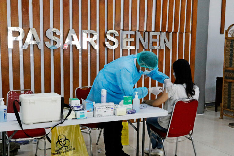 PT KAI Buka Layanan Vaksinasi di Stasiun Gambir dan Pasar Senen