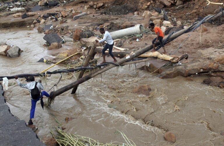 Banjir di Afsel Tewaskan Puluhan Orang, Ratusan Korban Dievakuasi