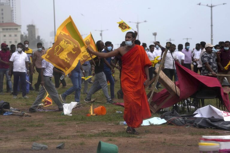 Warga Sri Lanka Teriakkan Lagu Kemenangan usai Presiden Rajapaksa Mundur