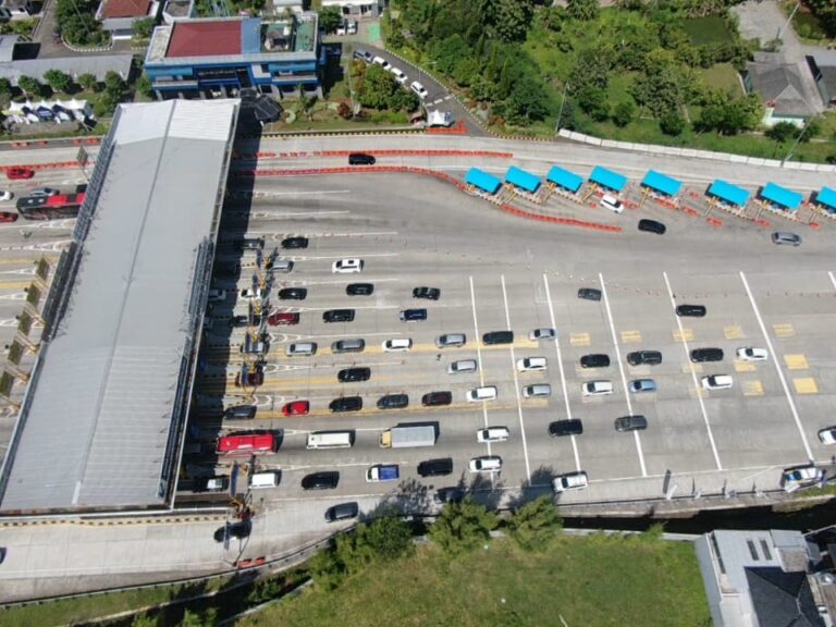 Tol Japek Masih Macet, Buka Tutup Contraflow Diberlakukan