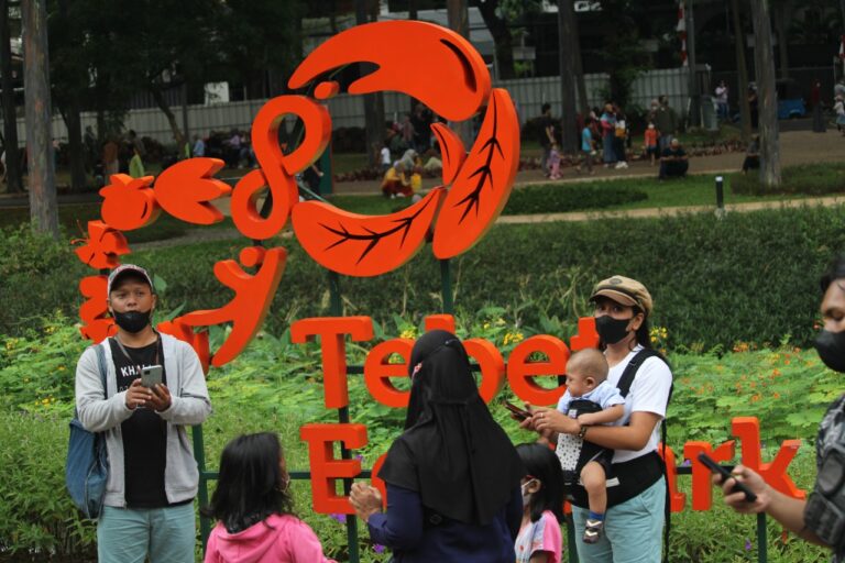 Semrawut, Tebet Eco Park Ditutup Sementara