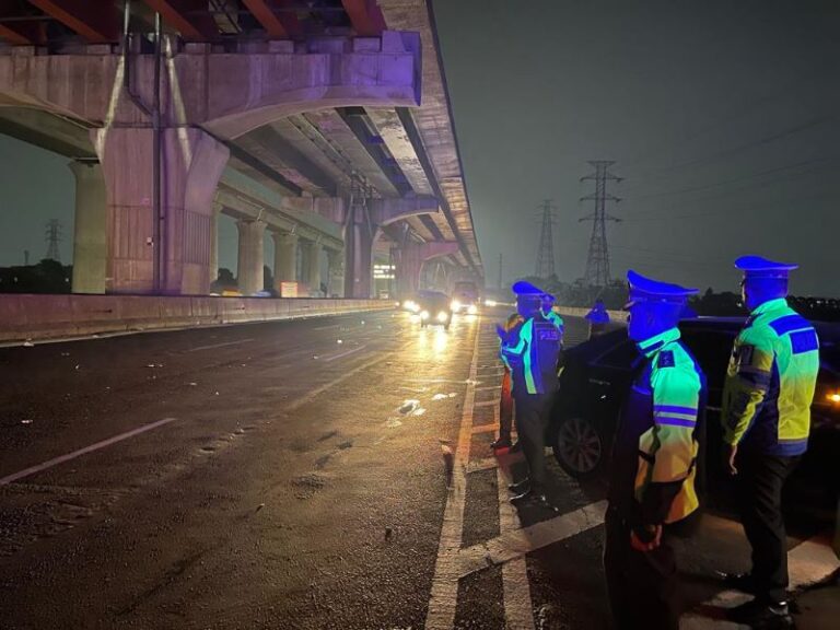 Jasa Marga Lanjutkan Perbaikan Jalan Tol Jakarta-Cikampek