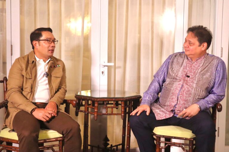 Ridwan Kamil Sambangi Kediaman Airlangga Hartarto, Ada Apa?